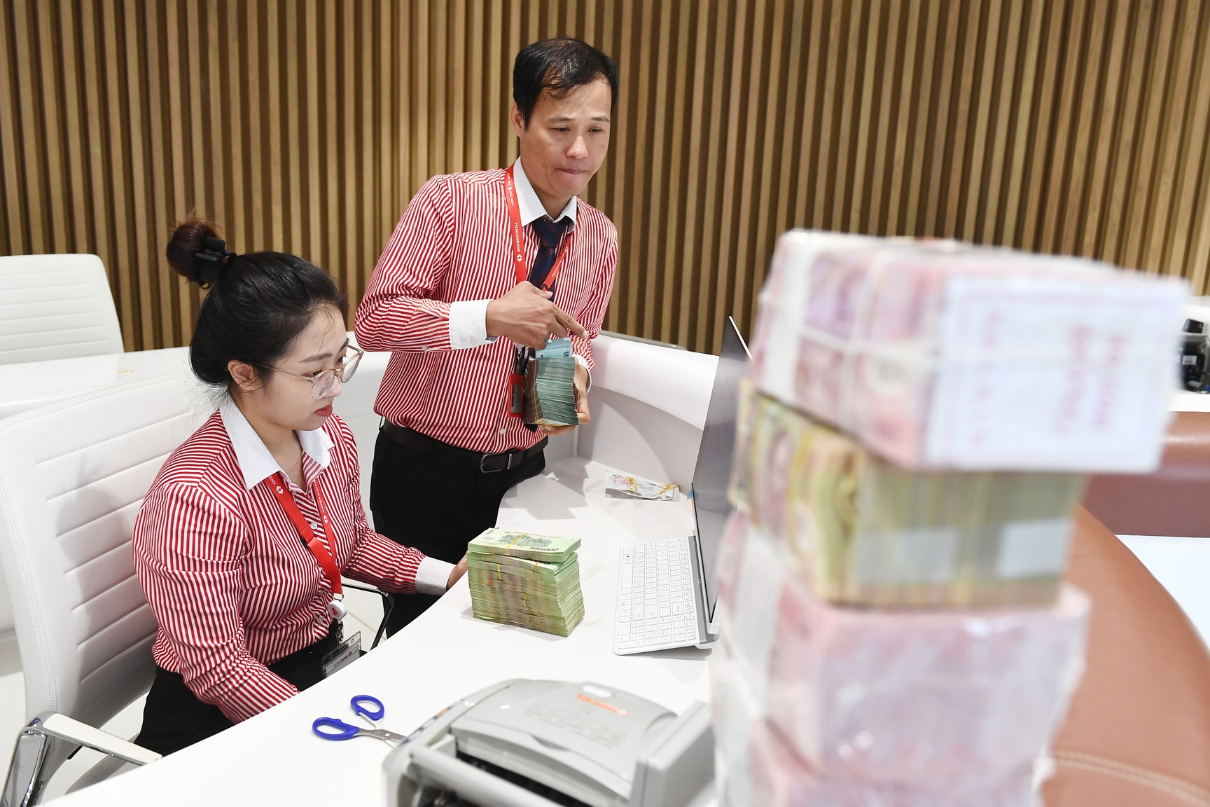 Lãi suất ngân hàng hôm nay 21/11/2023: Thêm loạt ngân hàng giảm lãi huy động