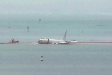 Máy bay trinh sát của Mỹ lao xuống biển gần Hawaii