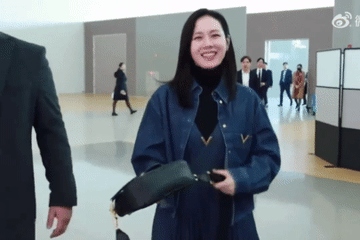 Son Ye Jin - vợ của Hyun Bin xinh tươi ở sân bay để đi Mỹ