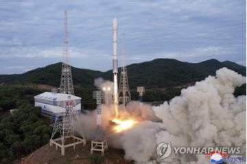 Triều Tiên bất ngờ phóng vệ tinh do thám quân sự