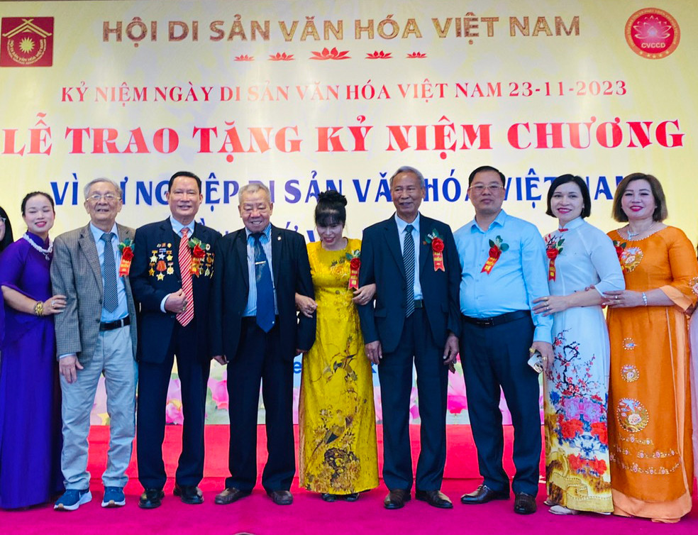 z4899515583150 40f7a012bc6d8da4e3dee7aa38f960fd.jpg