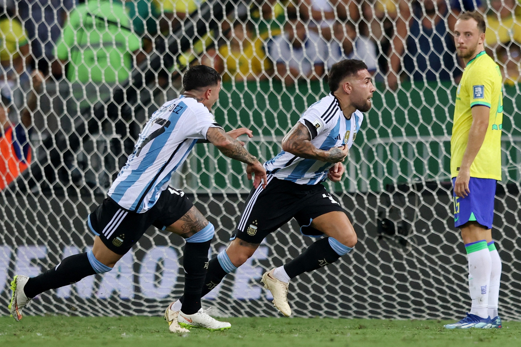 Brazil phơi áo trước Argentina: Điệu samba mất chất