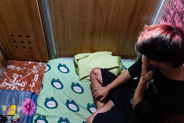 Cuộc sống bên trong những hộp ngủ 2m2 ở Hà Nội