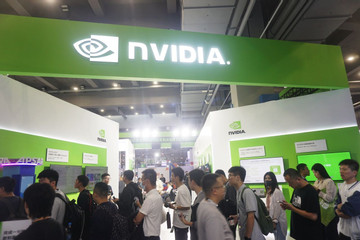 Doanh thu Nvidia tăng gấp ba lần nhờ bùng nổ chip AI