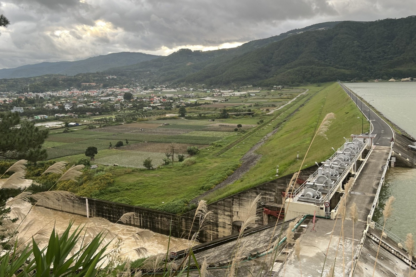 Hồ chứa Thủy điện Đa Nhim góp phần cắt giảm lũ cho hạ du