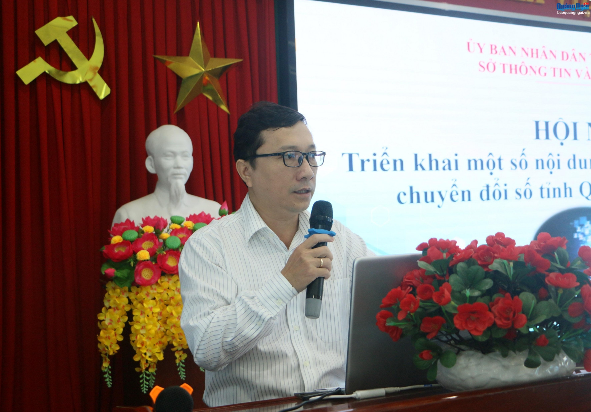 Phó Giám đốc Sở TT&TT Nguyễn Quốc Huy Hoàng phát biểu tại hội nghị.