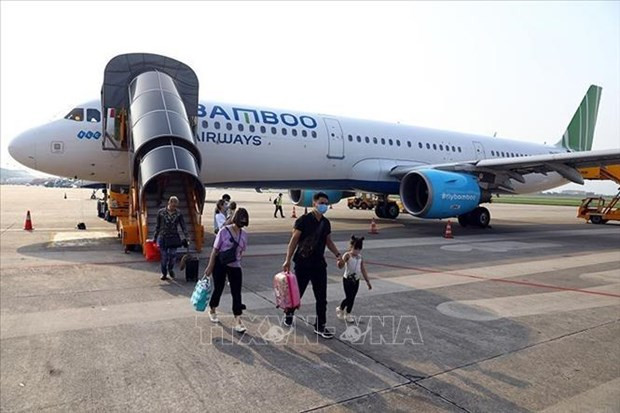 Revenue on the upswing but turbulence ahead for airlines hinh anh 2