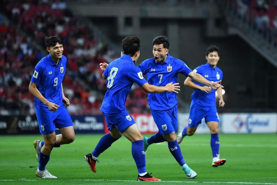 Thái Lan đè bẹp Singapore, Malaysia thắng trận thứ hai liên tiếp
