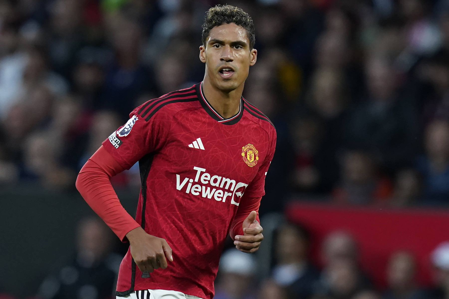 Bayern Munich giải cứu Varane khỏi MU