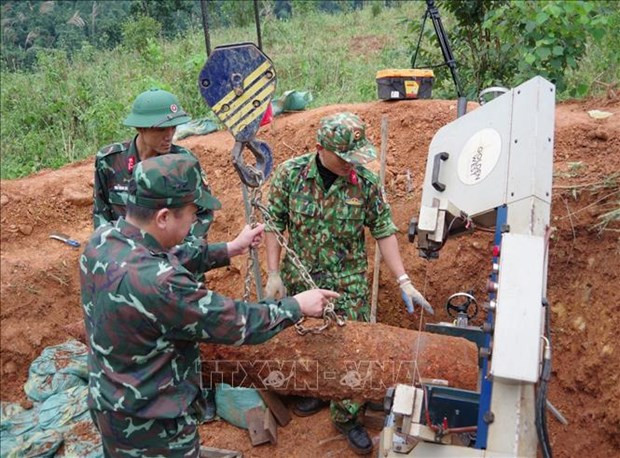 Wartime bombs safely disposed of in Quang Tri hinh anh 1