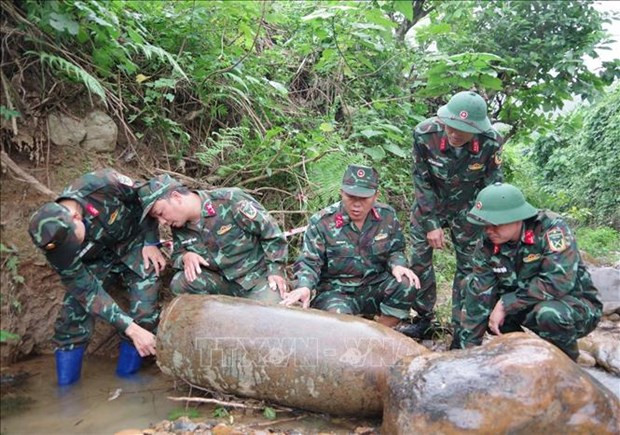 Wartime bombs safely disposed of in Quang Tri hinh anh 2