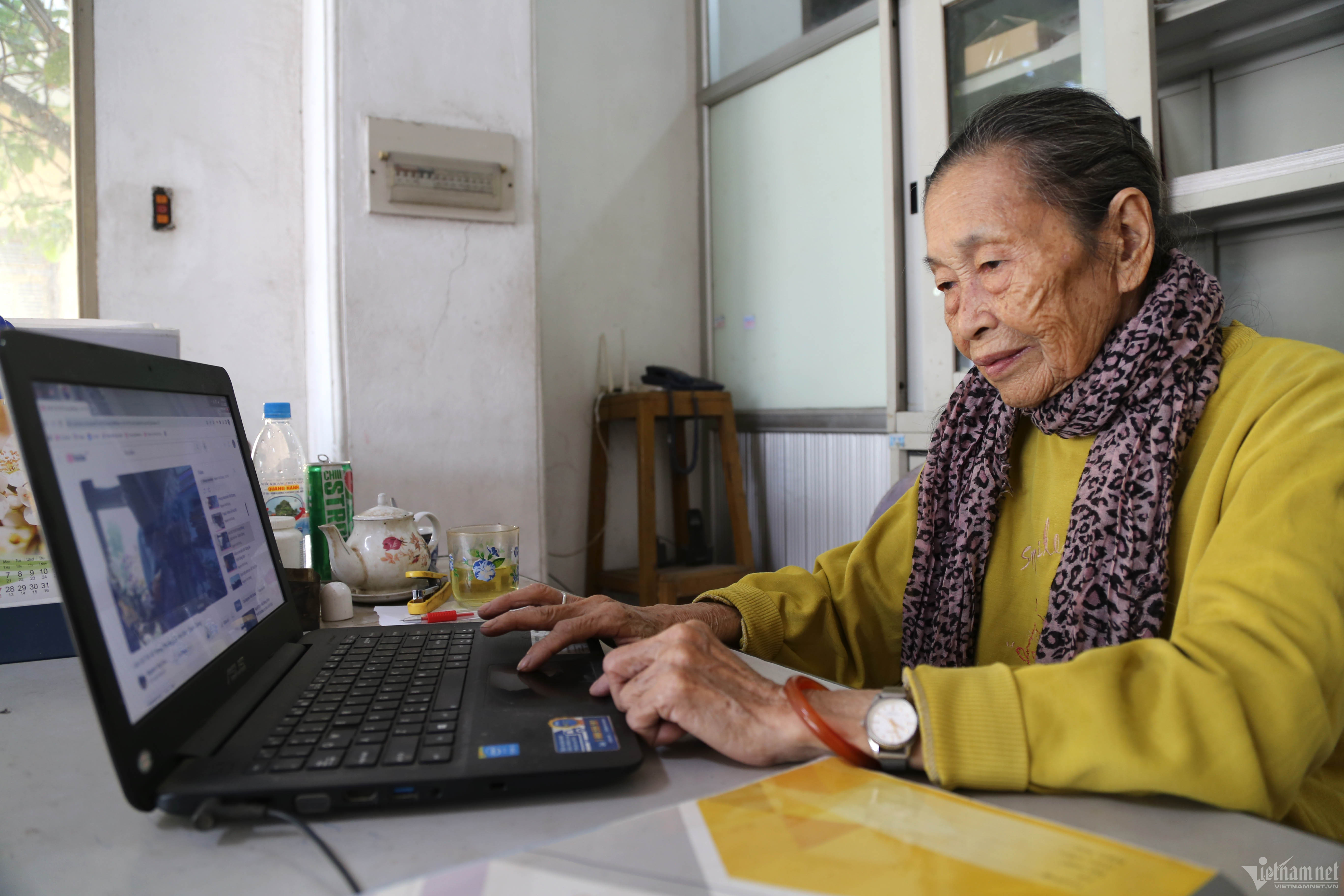 Cụ bà 83 tuổi ở Quảng Ninh mỗi ngày chạy 10km 'đều như vắt tranh'
