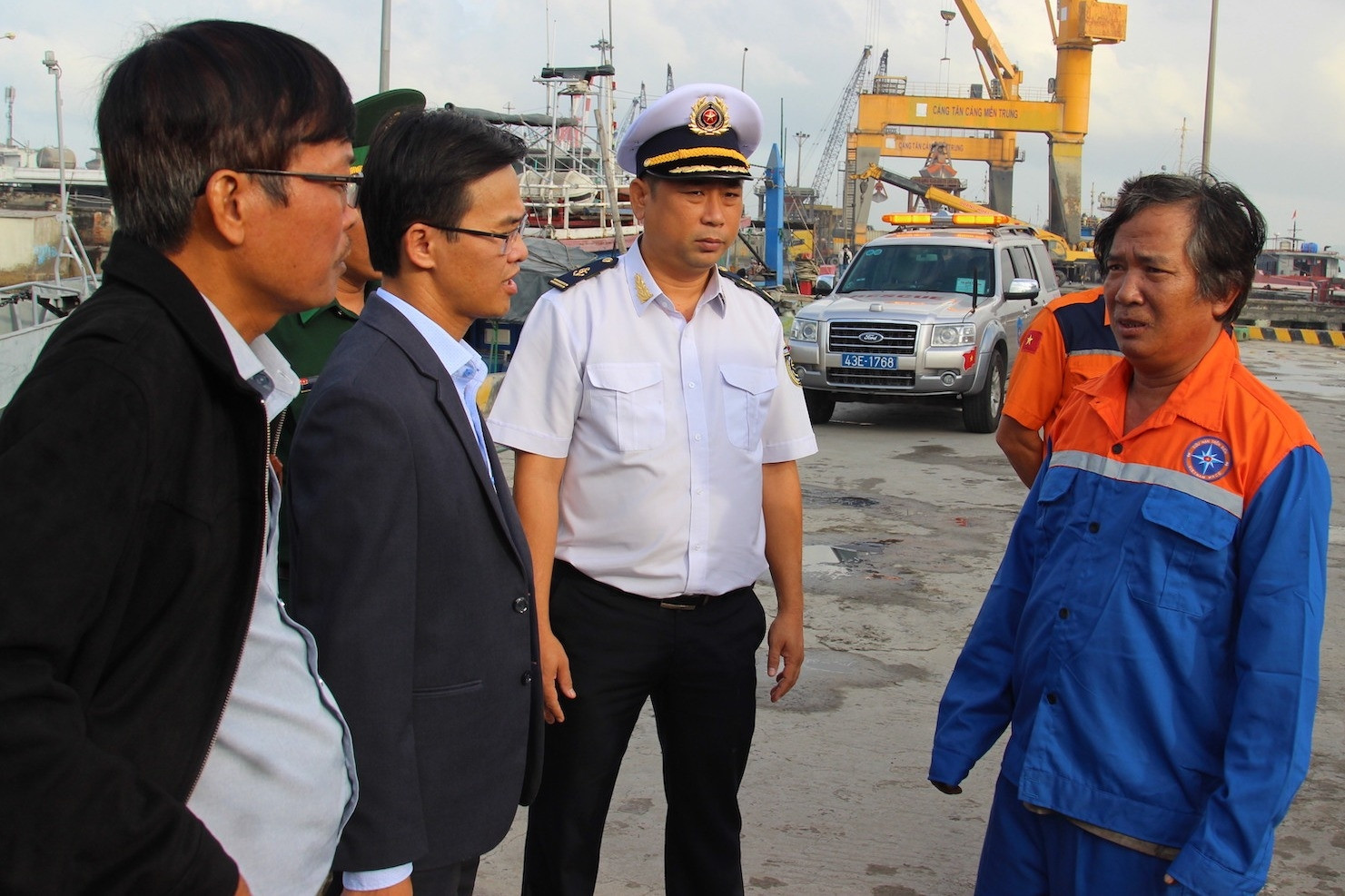 39 thuyền viên tàu cá Quảng Ngãi gặp nạn trên biển vào bờ an toàn