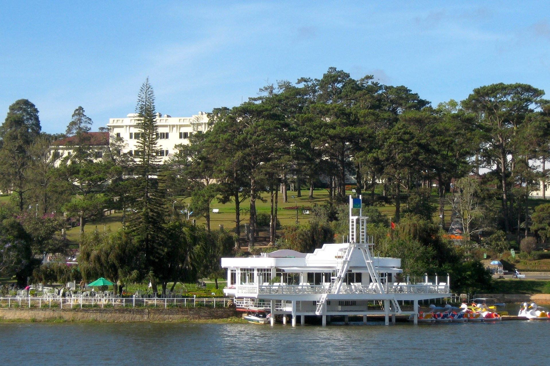 'Đại gia' trúng thầu nhà hàng nổi trên hồ Xuân Hương ‘quay xe’, bỏ cọc