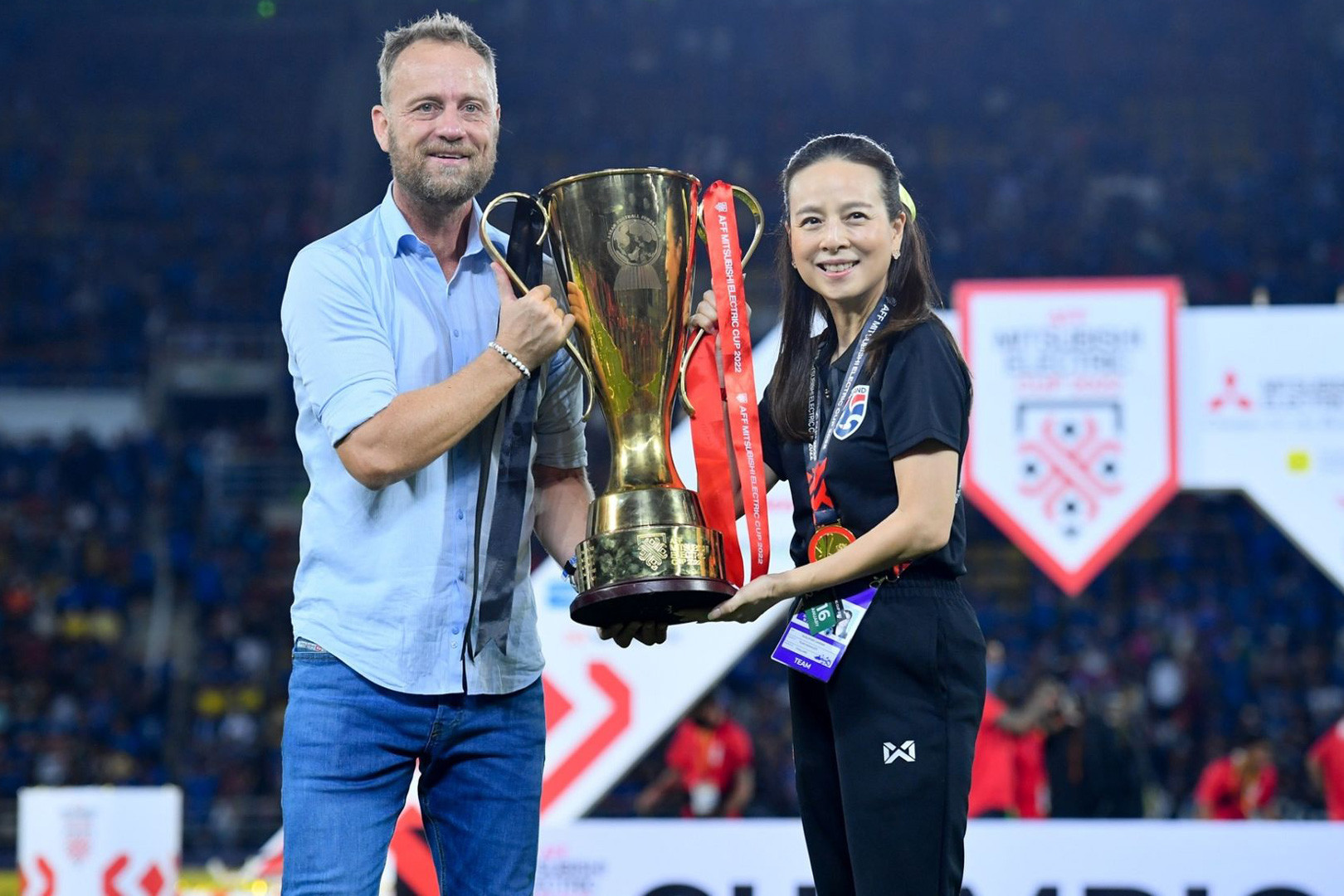 mano polking madame pang.jpg