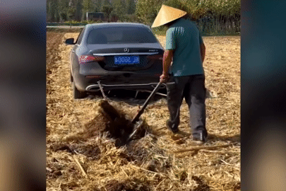 Nông dân dùng xe sang đi cày ruộng khiến cộng đồng mạng 'ngã ngửa'