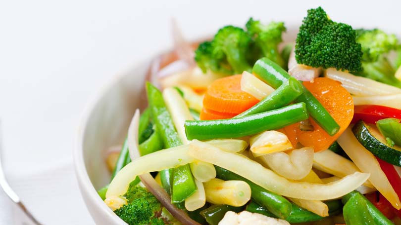 Rau sống hay rau nấu chín bổ dưỡng cho sức khỏe hơn?