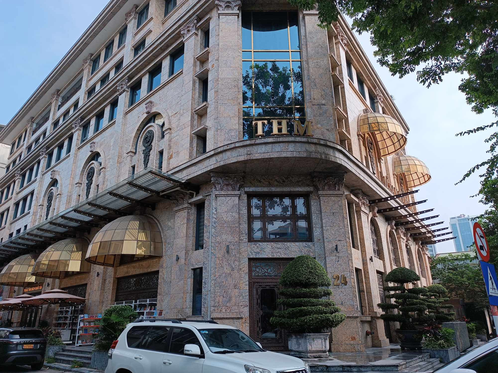 Rao bán loạt khoản nợ của Tân Hoàng Minh, trụ sở đi thuê thế chấp vay 300 tỷ