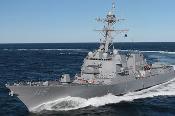Tàu chiến Mỹ bắn hạ hàng loạt UAV tự sát trên Biển Đỏ