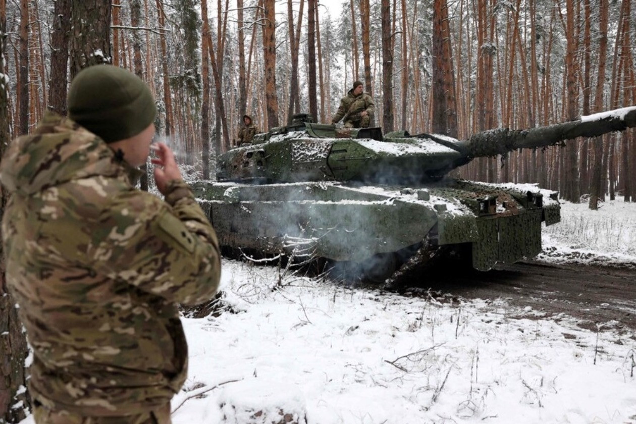 Ukraine khó khăn trong phòng thủ ở phía đông, phía nam bị tấn công mạnh