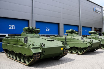 Ukraine nhận hàng chục thiết giáp từ Đức, Kiev muốn Mỹ viện trợ radar hiện đại