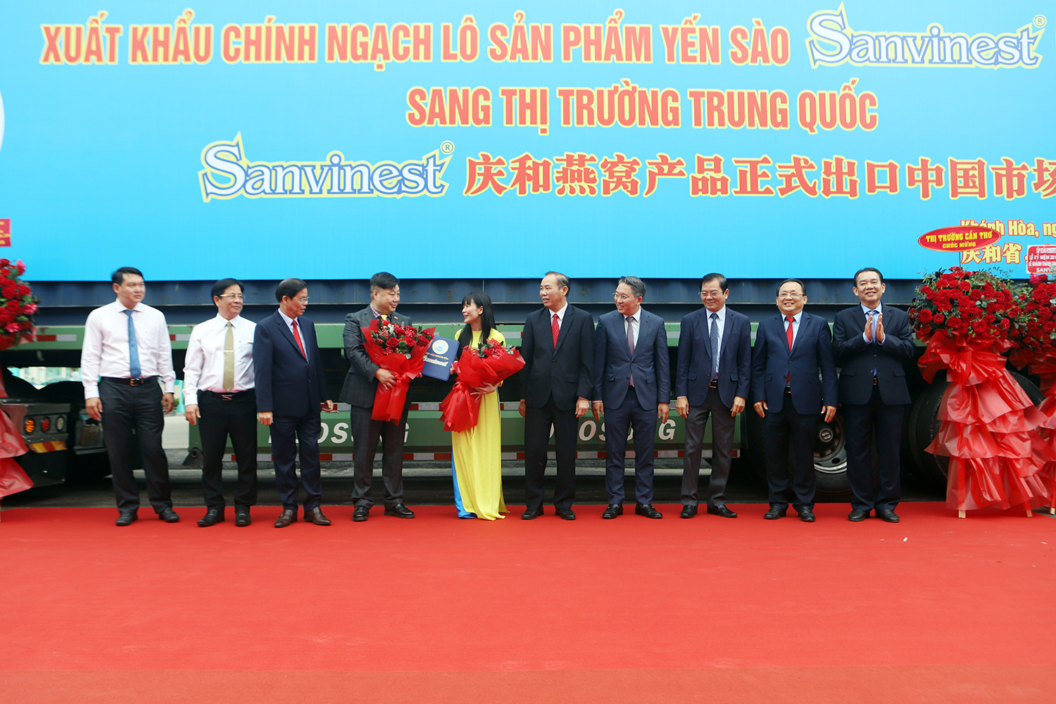 3 doanh nghiep cong bo xuat khau chinh ngach lo hanh dau tien to yen sanvinest va lo hang thu 2 nuoc yen sanvinest cho doi tac trung quoc.jpg