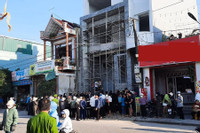 Bản tin sáng 24/11 Vợ chồng ở Thái Bình vỡ hụi, nhiều người mang quan tài đi tìm