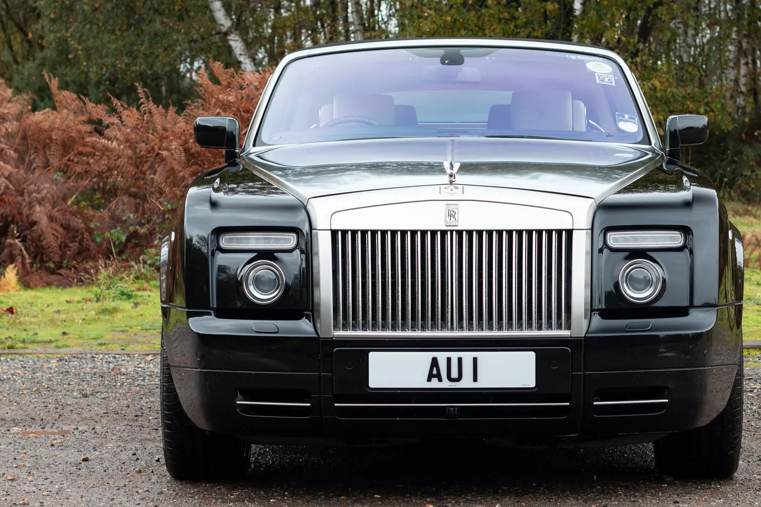 Biển số xe từng 'lộ diện' trong phim James Bond được rao bán hơn 375.000 USD
