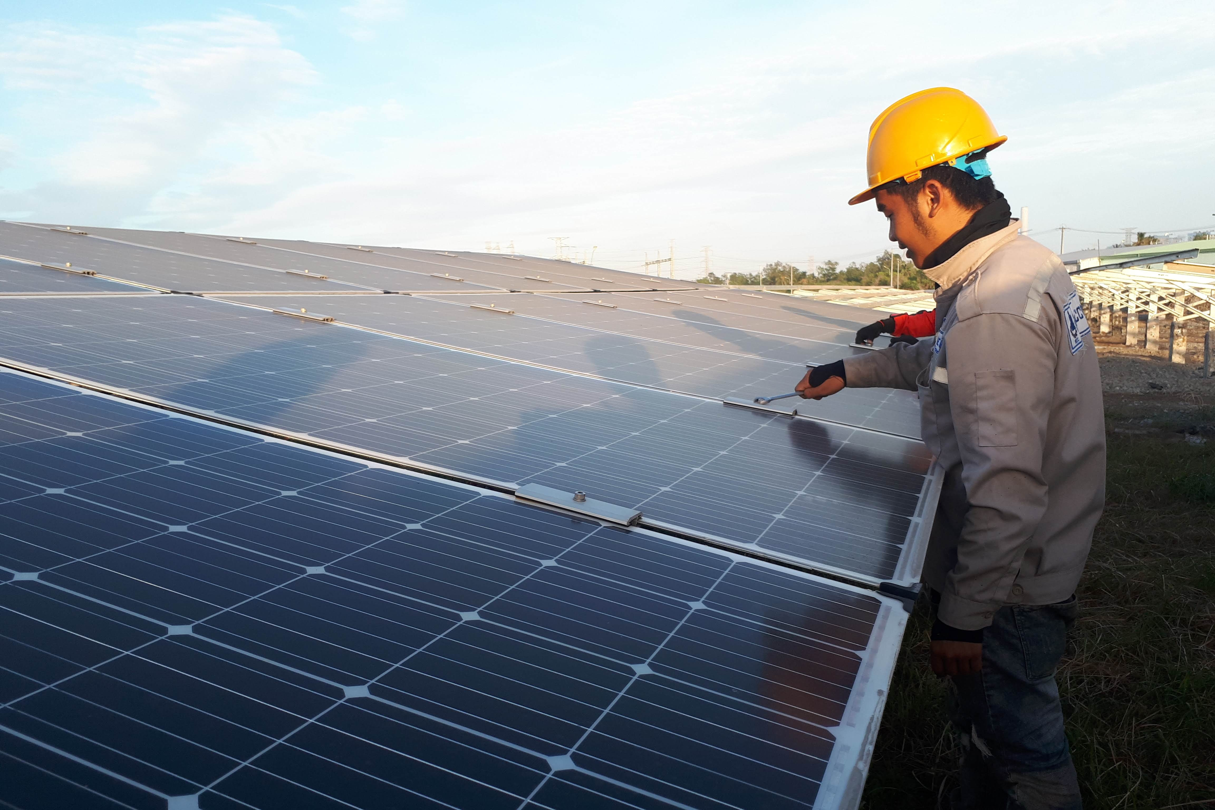 Khuyến khích điện mặt trời mái nhà để sản xuất xanh, tăng trưởng bền vững