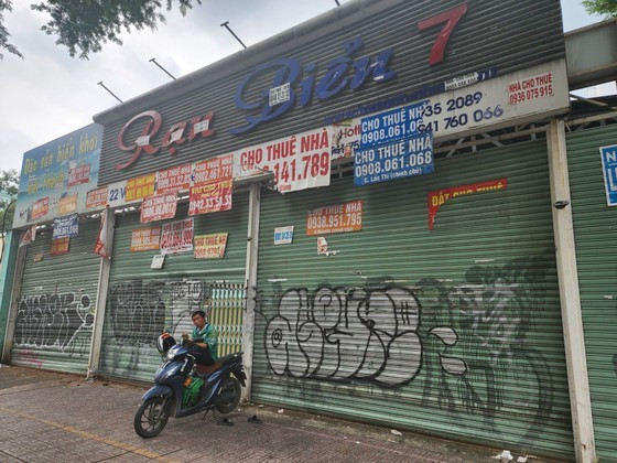 A storefront on Vo Van Tan Street (District 3), formerly a seafood restaurant, is now closed with a 