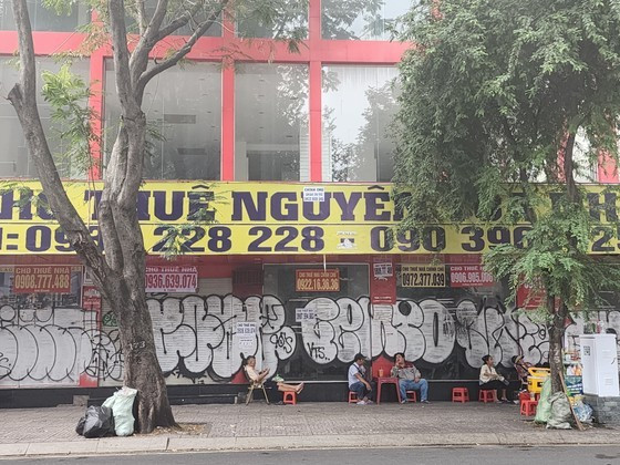 A premises with a spacious storefront has been vacant for many days on Hai Ba Trung Street (Tan Dinh Ward, District 1). ảnh 3