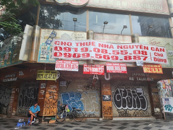 Ly Tu Trong Street in Ben Thanh Ward (District 1) sees numerous closed-down business storefronts. ảnh 4