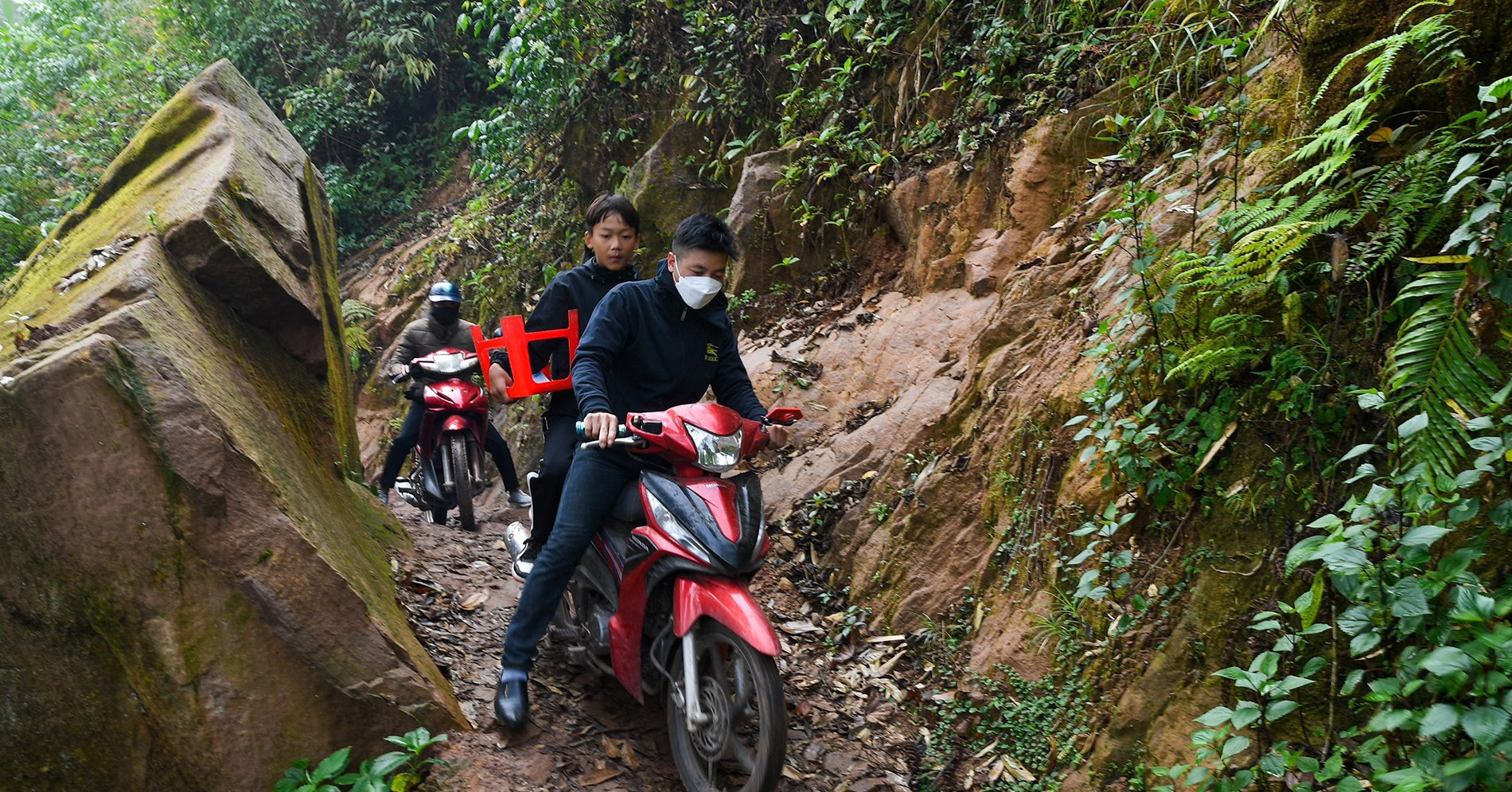 Quy định xe máy lắp camera hành trình liệu có khả thi?