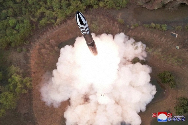 Triều Tiên phát triển vệ tinh và tên lửa tầm xa đến mức nào?