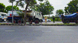 TP.HCM: Cháy xe bồn chở nhiên liệu trên đại lộ Nguyễn Văn Linh