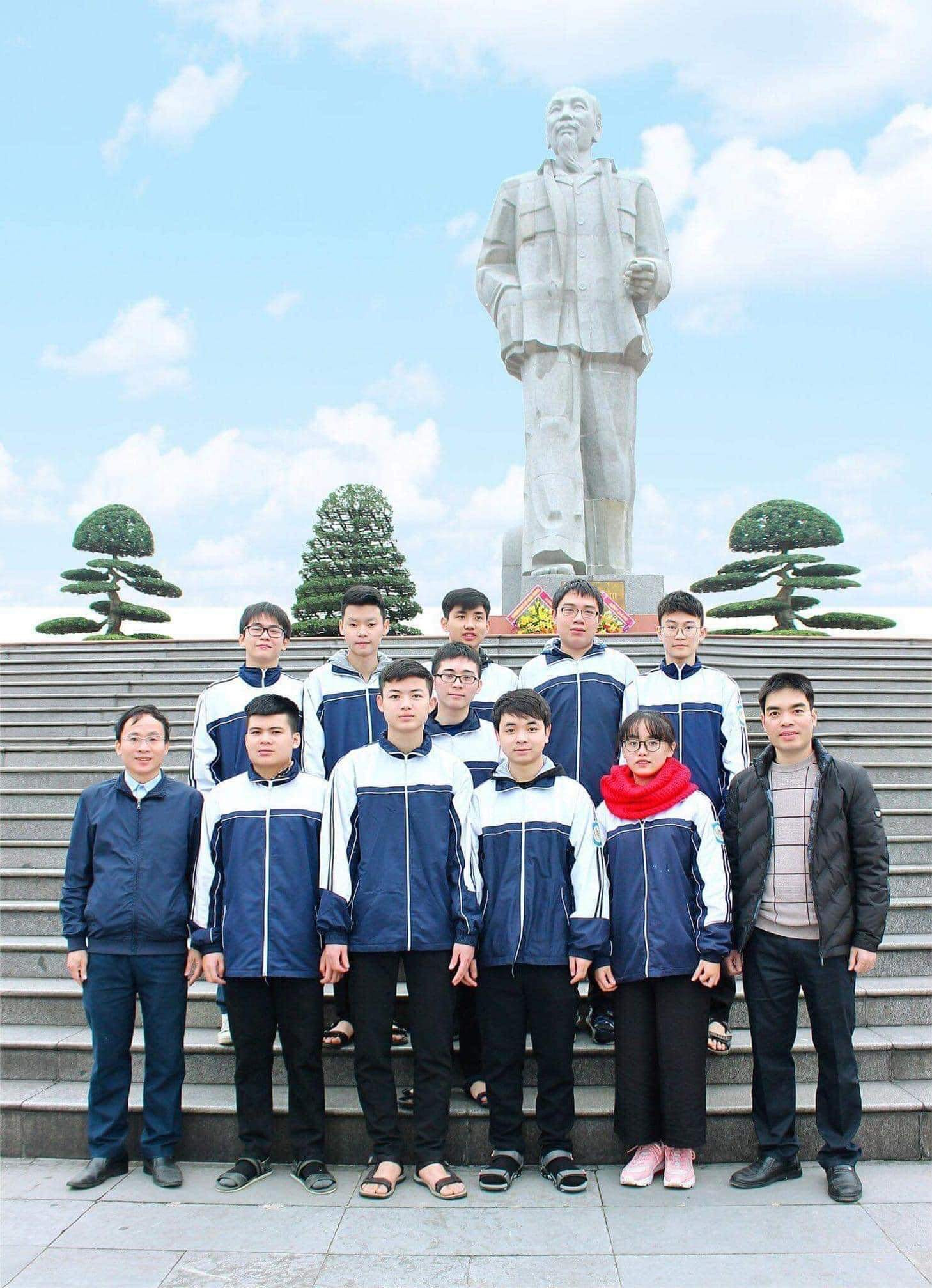 doi tuyen tham gia hsgqg mon toan cua tinh nghe an nam hoc 2020 2021.jpg