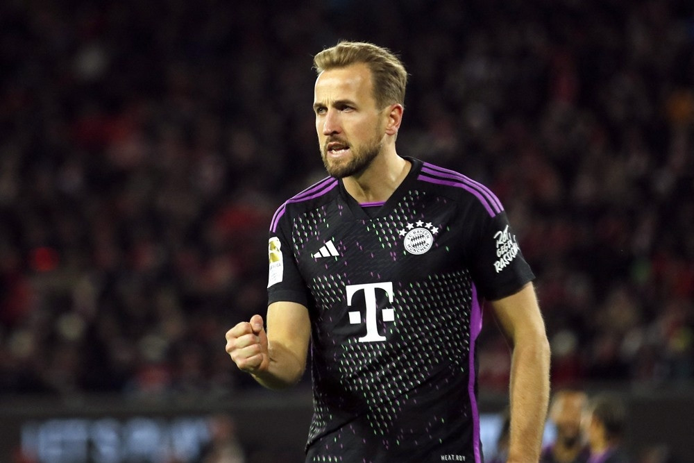 Harry Kane xô đổ 2 kỷ lục, Bayern Munich lên đỉnh bảng