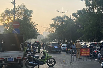 Người đi bộ tử vong sau va chạm với ô tô Mercedes ở Hà Nội