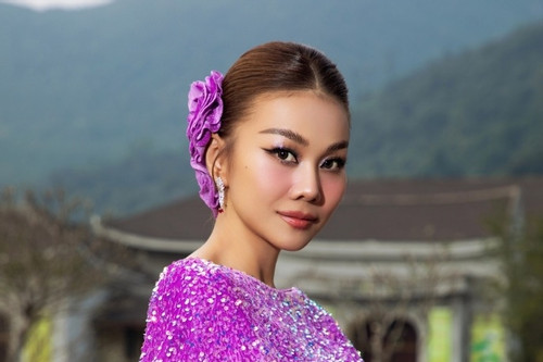Thanh Hằng, Hương Giang diễn thời trang cực ấn tượng ở Yên Tử