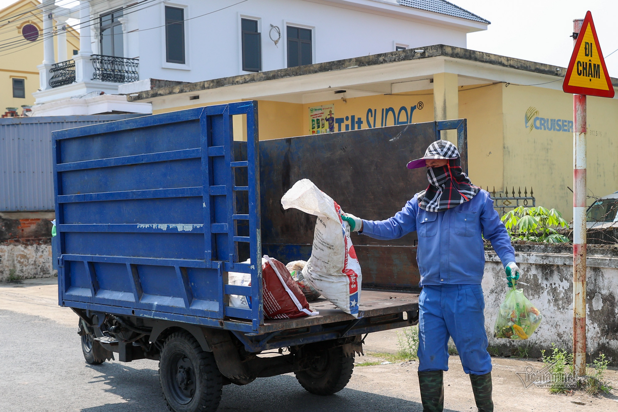 htx thinh thang 3976.jpg