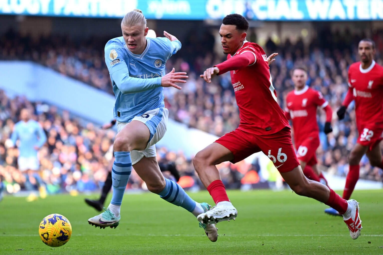 Sao Liverpool có hợp đồng béo bở sau khi làm cháy lưới Man City