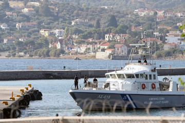 Tàu chở muối chìm ngoài khơi Hy Lạp, 13 thuyền viên mất tích
