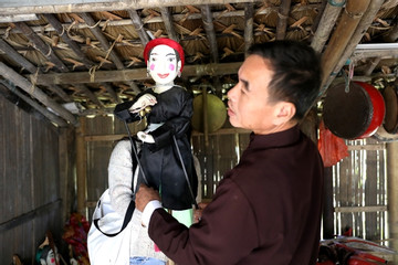 The magic of ethnic Tay stick puppetry
