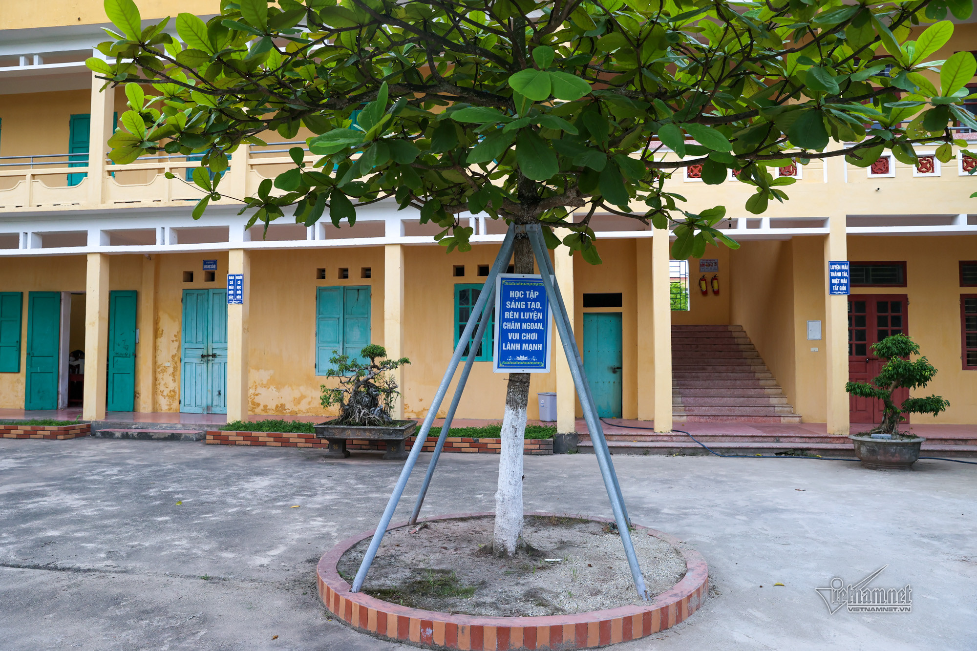 vn1 5065 cong an thcs xa truc tuan.jpg