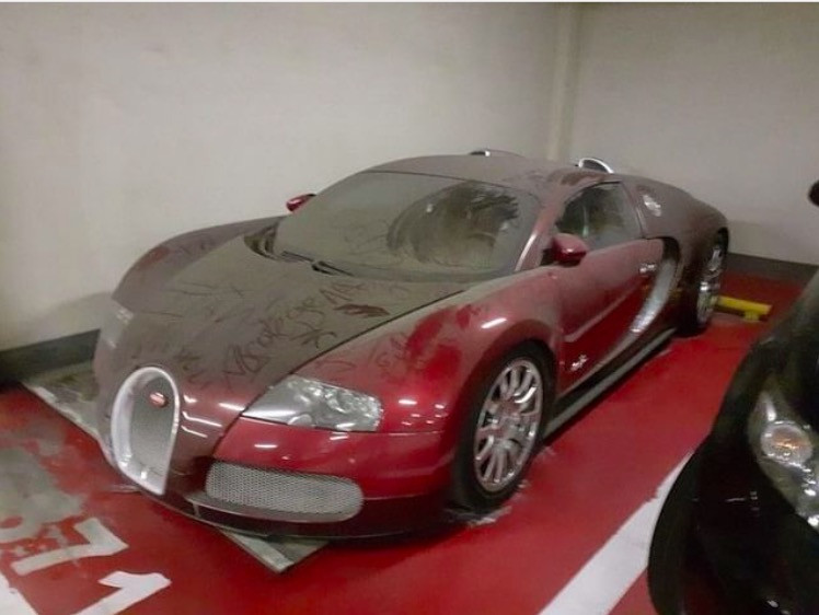 Bugatti Veyron.jpg