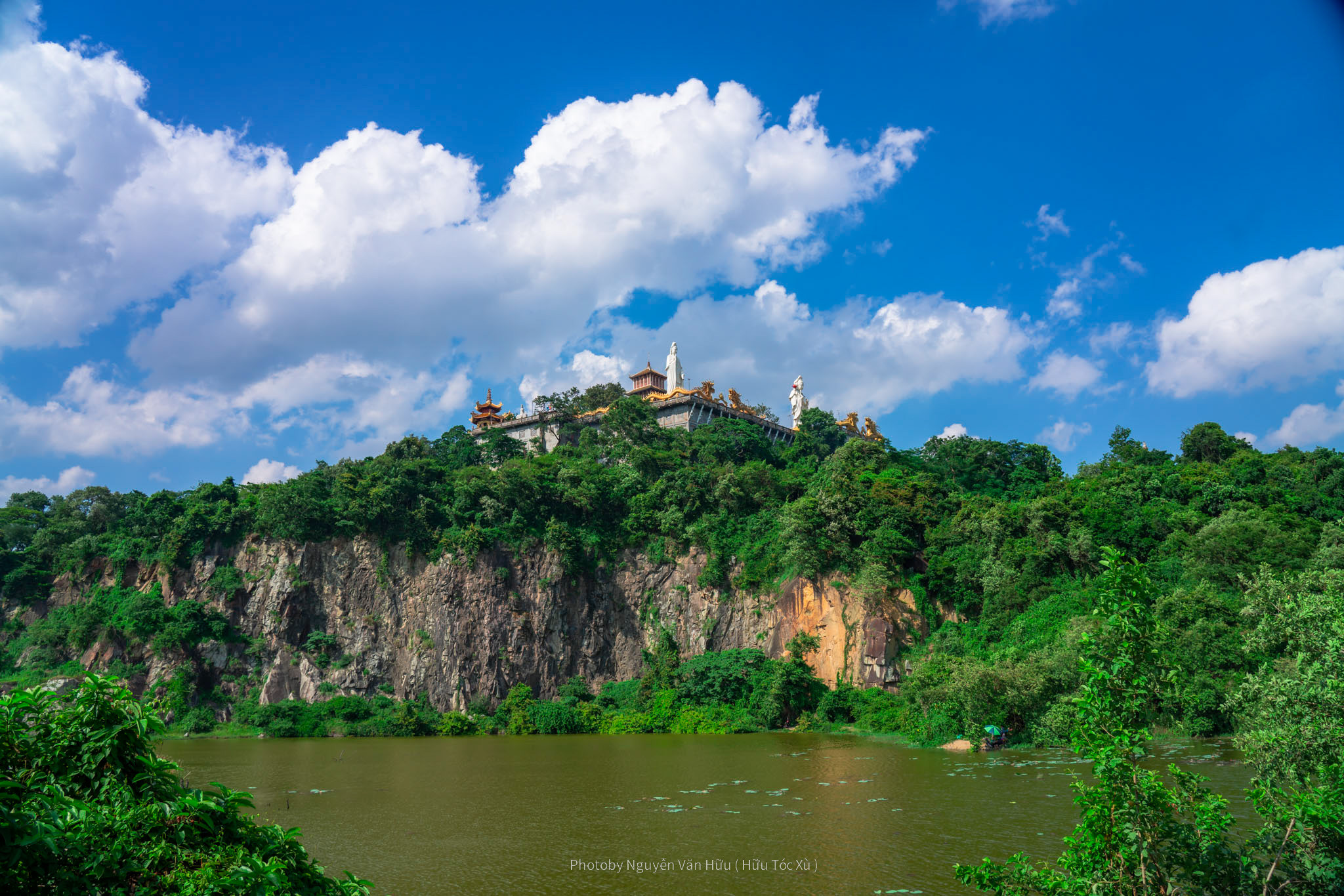 chùa Châu Thới Bình Dương.jpg