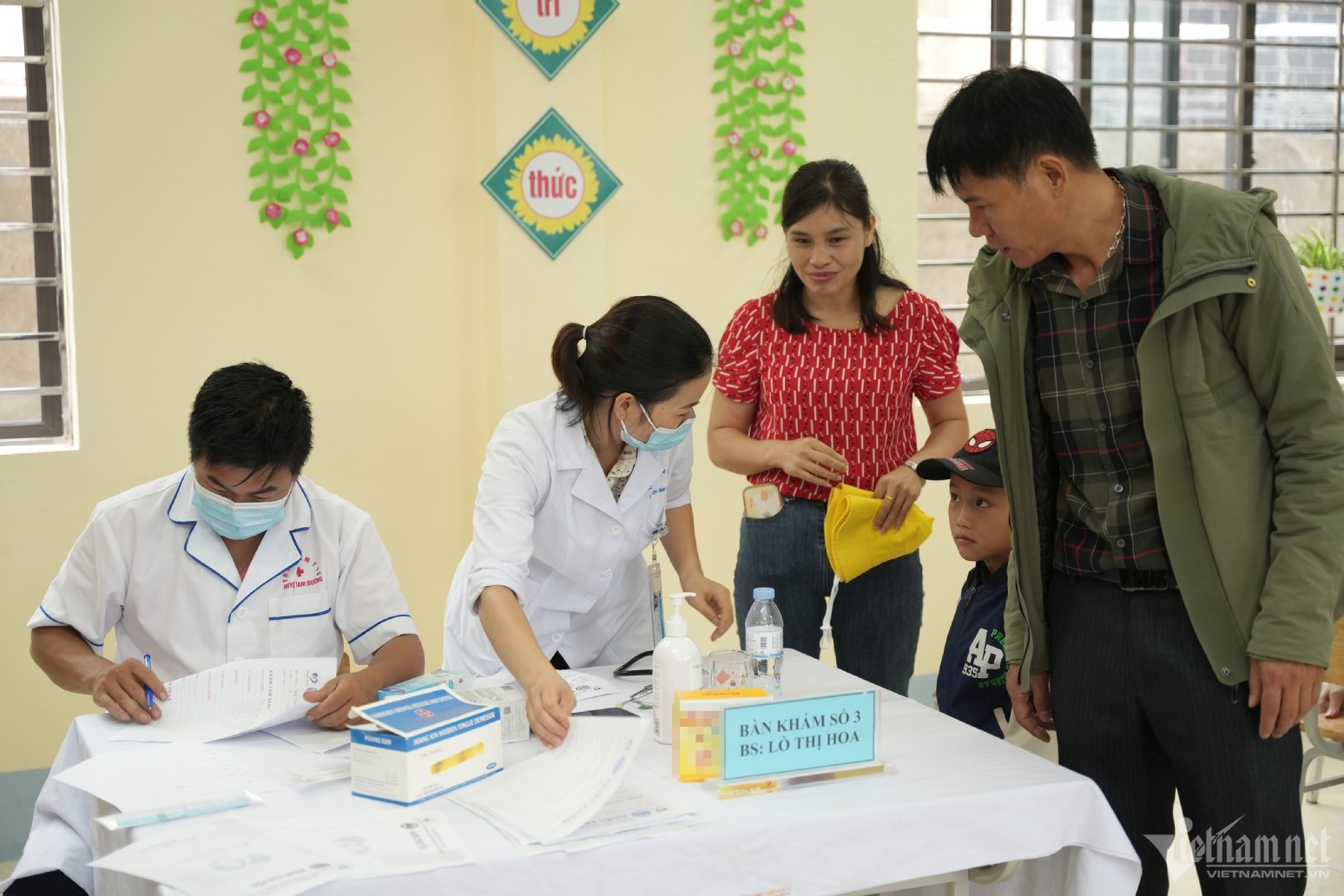 kham suc khoe cho hoc sinh 2.jpg