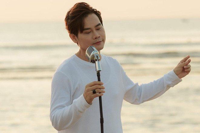 MC VTV Hồng Phúc áp lực khi làm ca sĩ ở tuổi 43