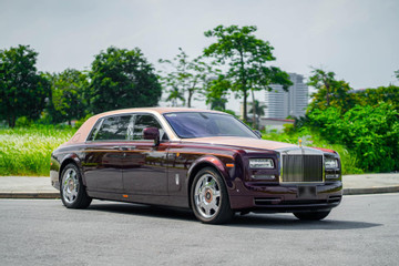 Rao bán cả năm, nhiều xe siêu sang Rolls-Royce giảm giá vài tỷ vẫn ế ẩm
