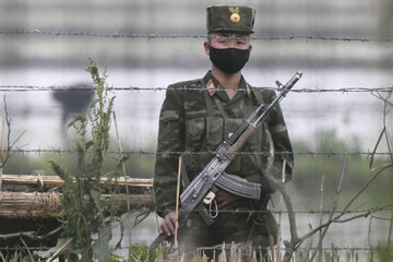 Triều Tiên điều binh sĩ và vũ khí lập lại chốt kiểm soát ở khu phi quân sự